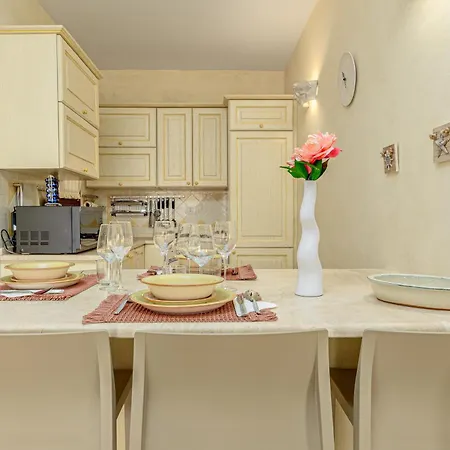 Mazzini Apartment-by And Service Apartmán