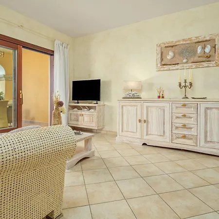 Mazzini Apartment-by And Service * Golfo Aranci